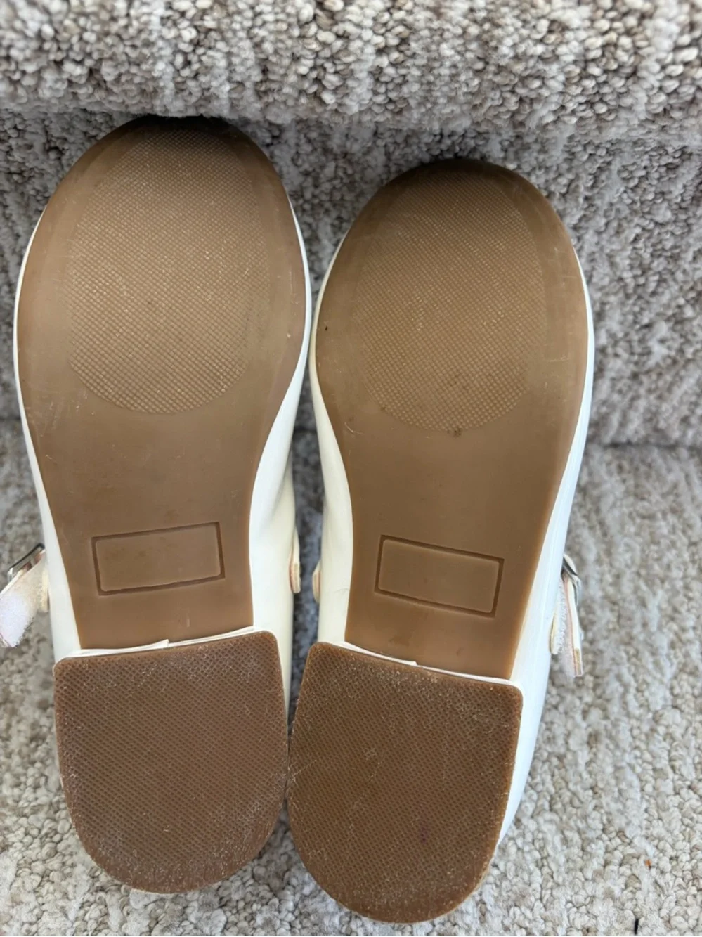 Jumping Beans white Sydni Toddler Girls' Dress Shoes. Size 11 toddler.